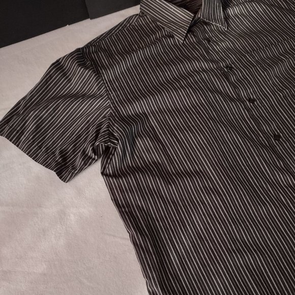 ARROW MEN'S CLASSIC FIT BUTTON DOWN SHIRT SIZE XL - Picture 3 of 11